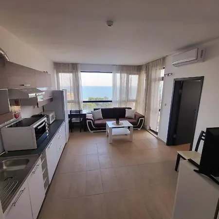 Lägenhet Dilov In Yalta Golden Sands