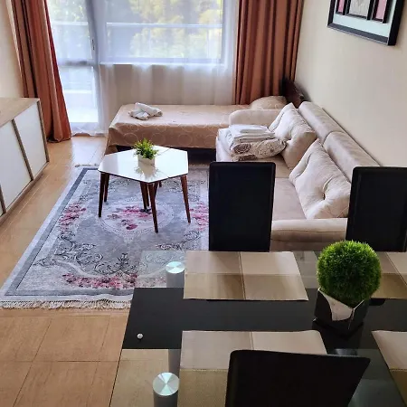 Lägenhet Dilov In Yalta Golden Sands