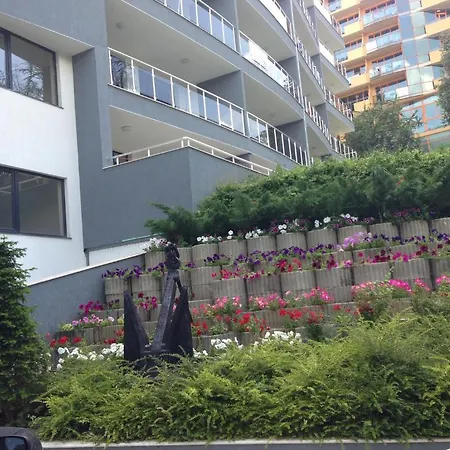 Dilov In Yalta Апартаменты Золотые Пески