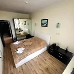 дилов в ялта комплекс Златни пясъци