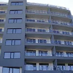 дилов в ялта комплекс Златни пясъци