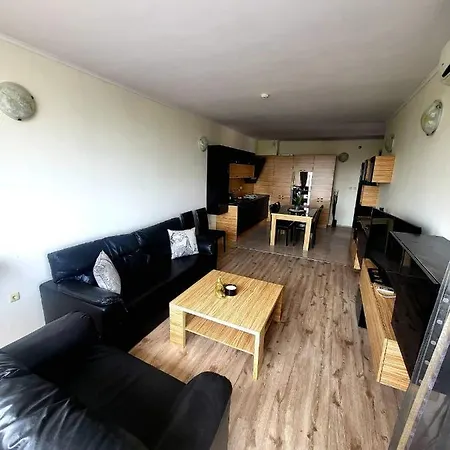 Dilov In Yalta Aranyhomok