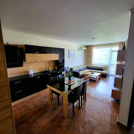 Dilov In Yalta Apartment *