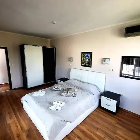 Dilov In Yalta Apartman Aranyhomok