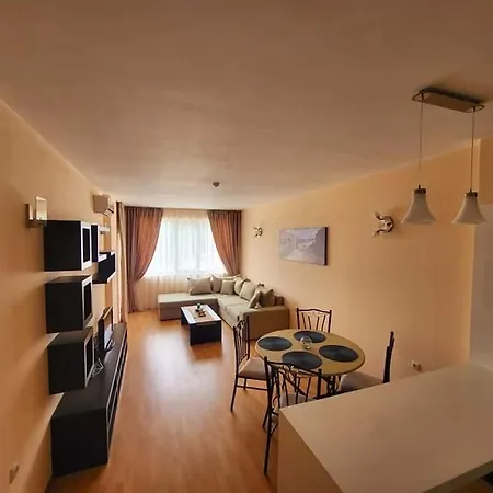 Dilov In Yalta Aranyhomok