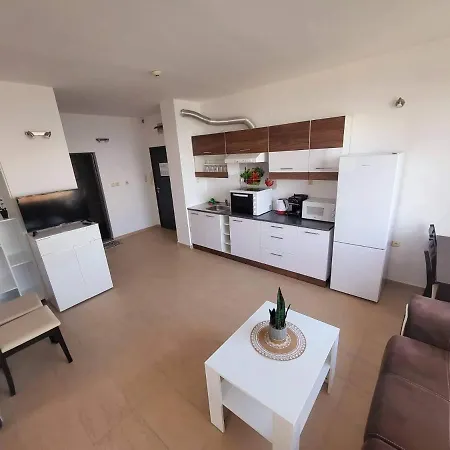 Apartment Dilov In Yalta Golden Sands
