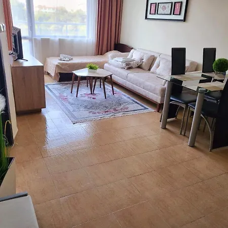 Apartment Dilov In Yalta Golden Sands