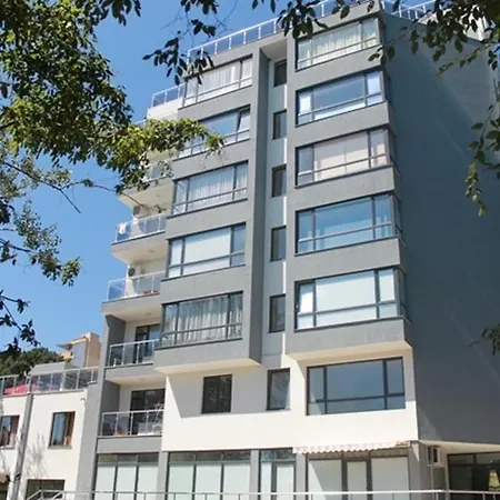 Dilov In Yalta Apartment *