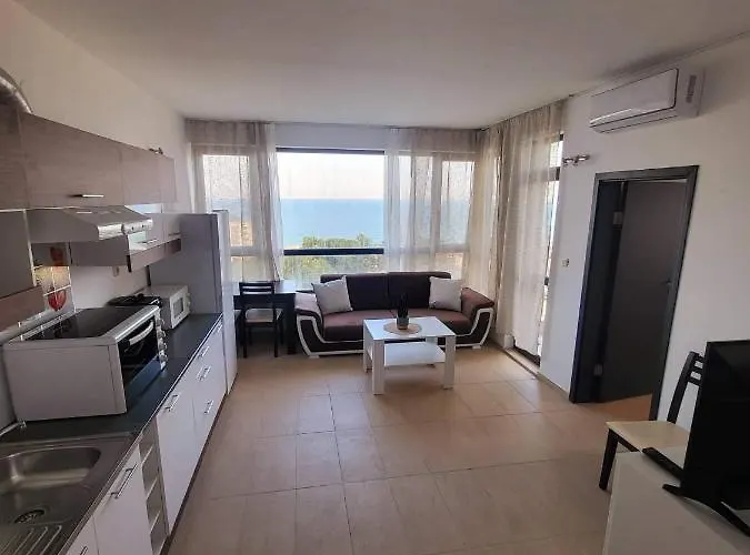Apartment Dilov In Yalta Golden Sands