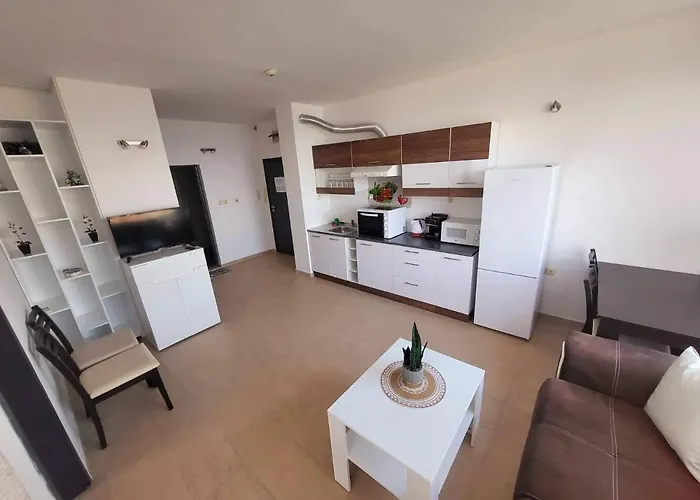 Apartment Dilov In Yalta Golden Sands