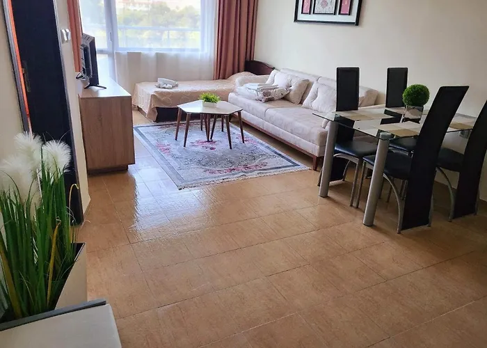 Apartment Dilov In Yalta Golden Sands