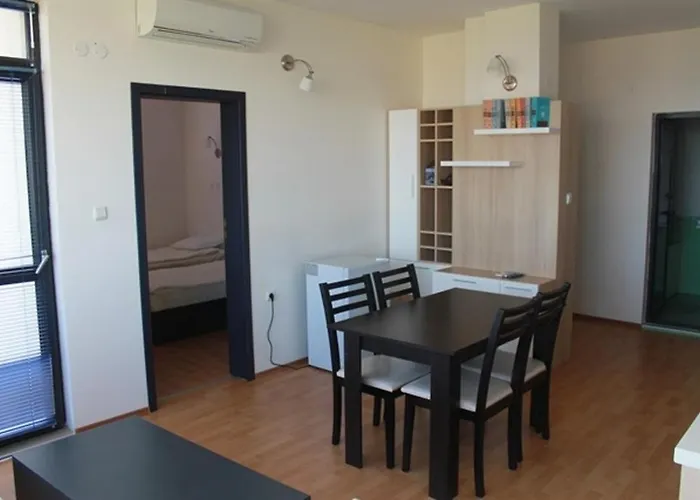 Apartment Dilov In Yalta Golden Sands